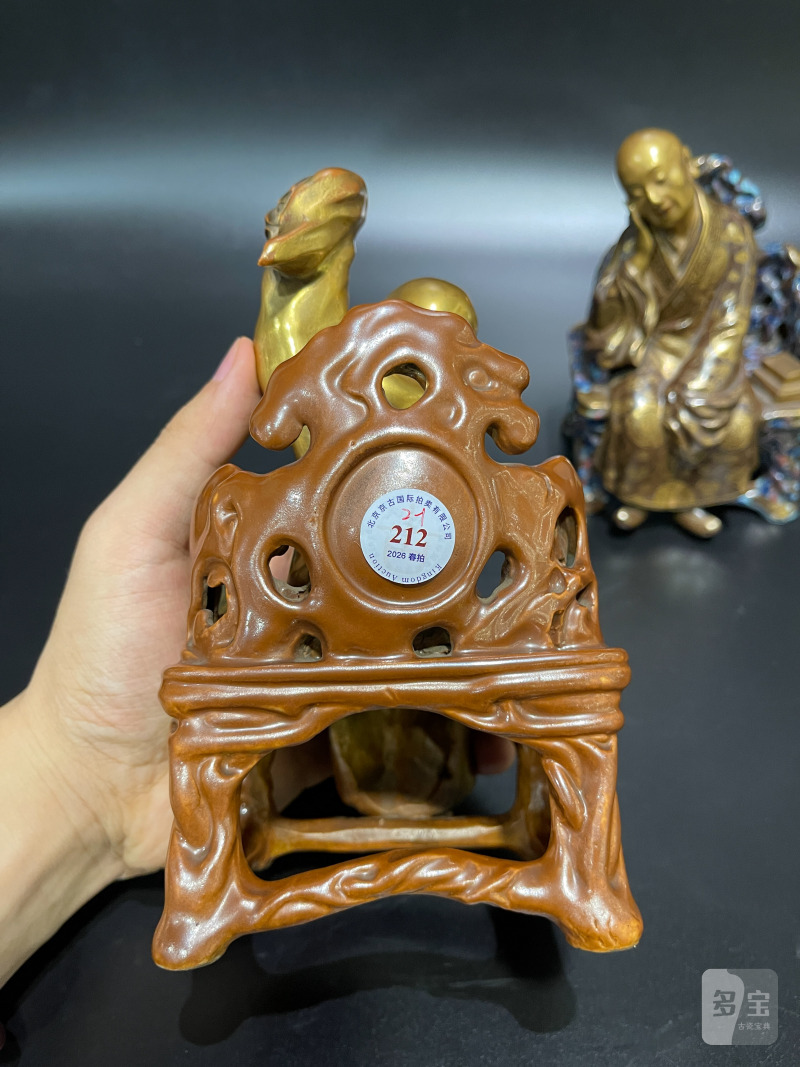 清乾隆 粉彩描金罗汉坐像一对 - 图9